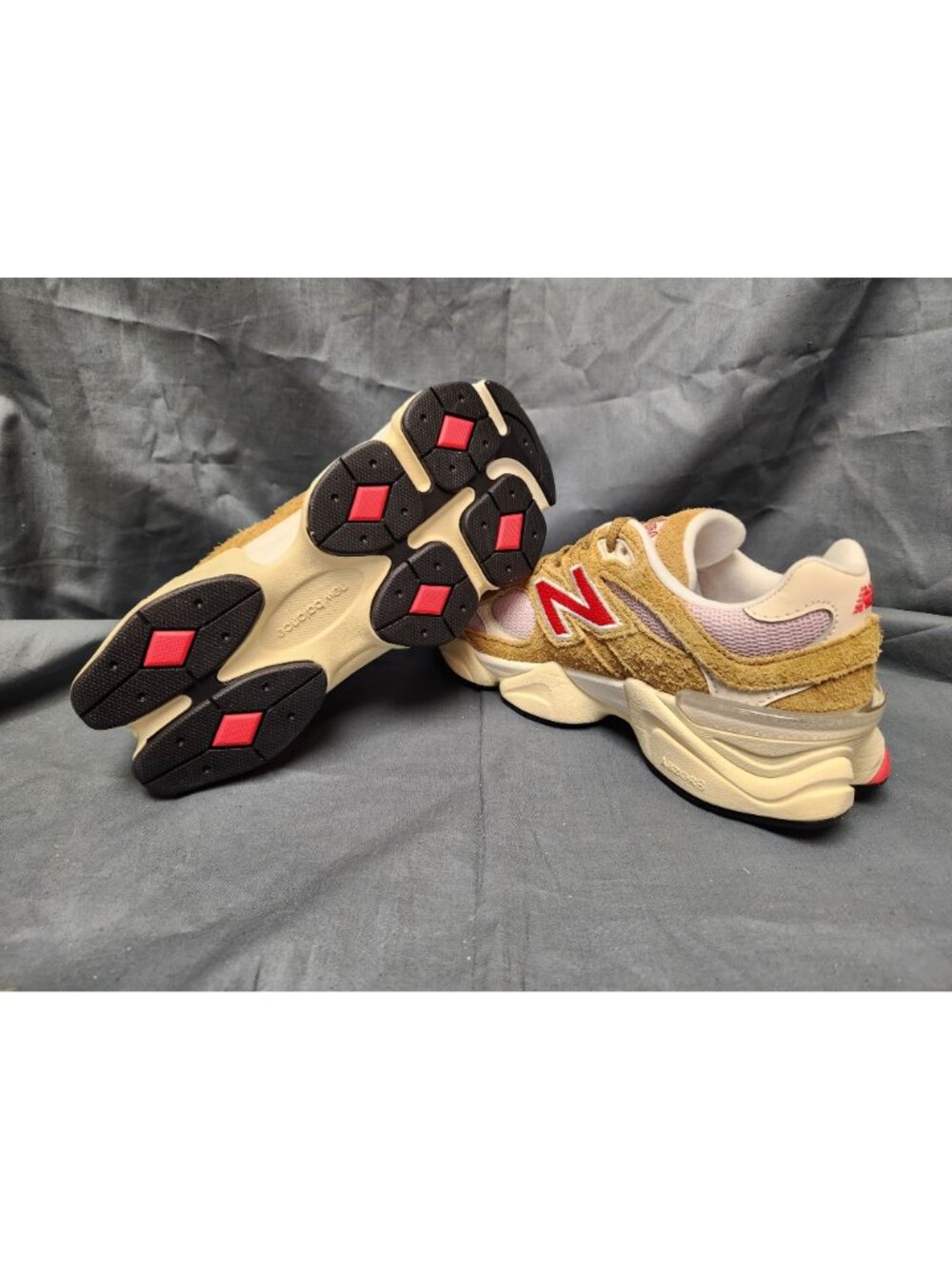 New Balance 9060 Sneakers GC9060VD Beige Pink Girls Size 6.5 NEW IN BOX! - Picture 2 of 13